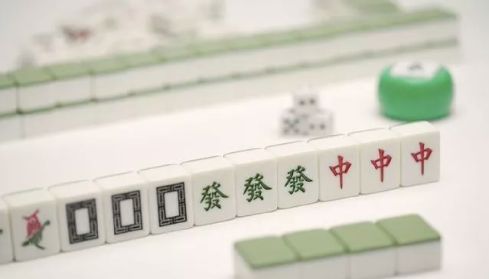 麻将赢牌技巧！打牌要变，高手会骗，这样不赢才怪